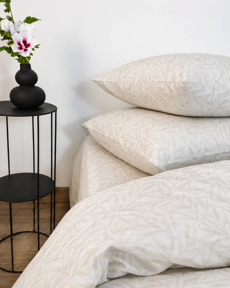 Leaf Pattern Satin Reversible Quilt Cover Set – 7 Pcs