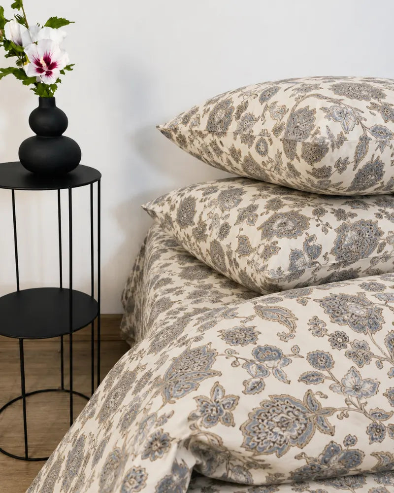 Classic Paisley Satin Reversible Quilt Cover Set – 7 Pcs