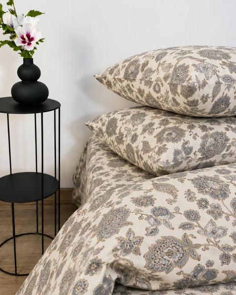 Classic Paisley Satin Reversible Quilt Cover Set – 7 Pcs