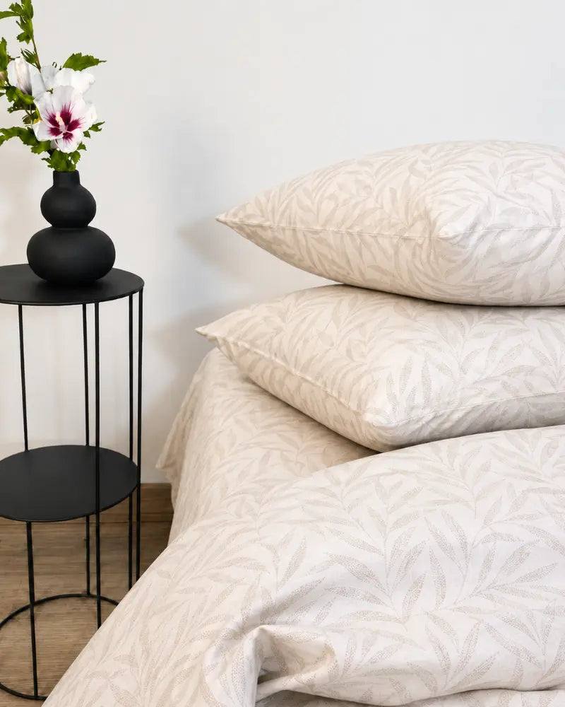 Leaf Pattern Satin Reversible Quilt Cover Set – 7 Pcs