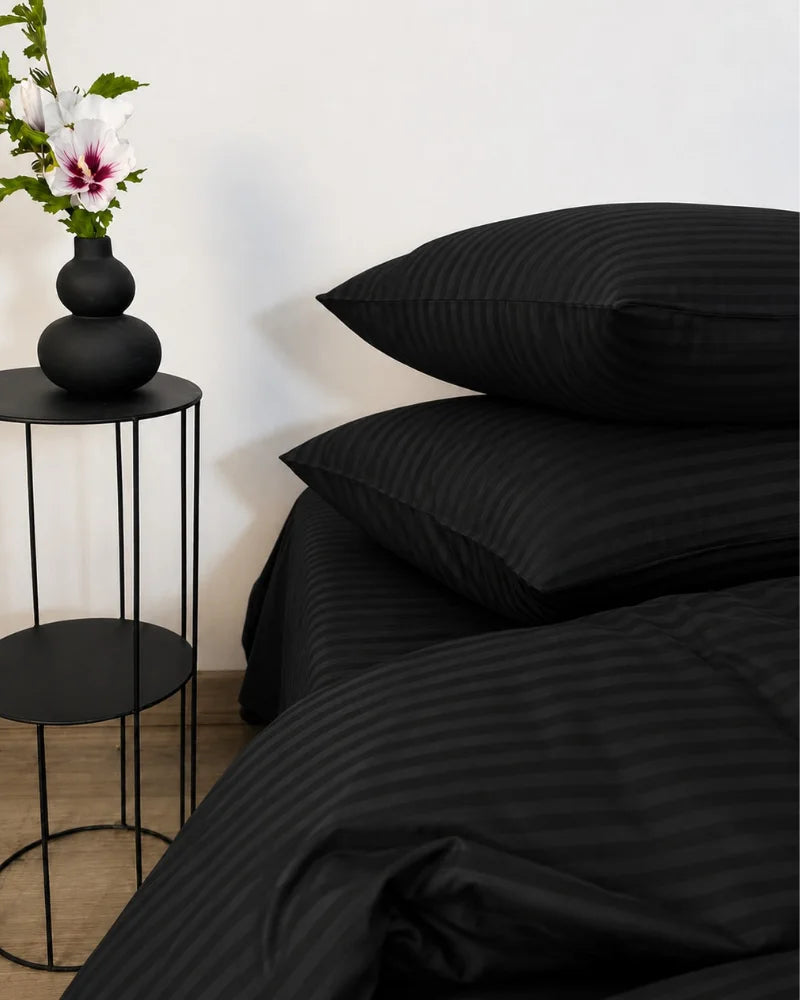 Cozy Luxury Black Stripe Quilt Cover Set – 7 Pcs